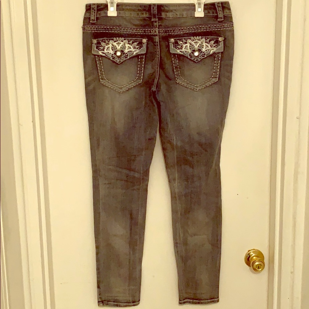 2️⃣pairs of Denim
